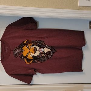 Disney size Medium T shirt 👕 burgundy color short sleeve